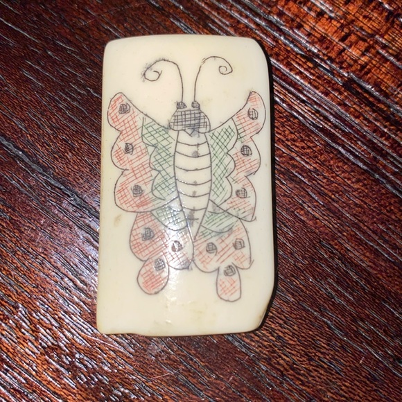 scrimshaw pendant, original scrimshaw art bead on gold - Picture 2 of 3